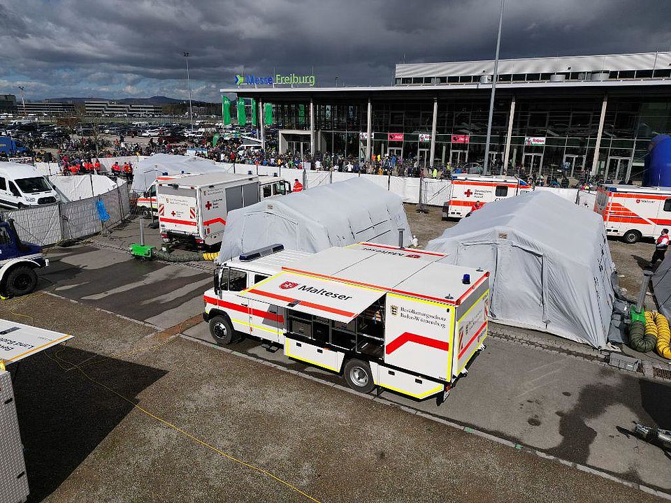 Helfer des DRK Eichstetten beim Freiburg Marathon 2023 im Einsatz